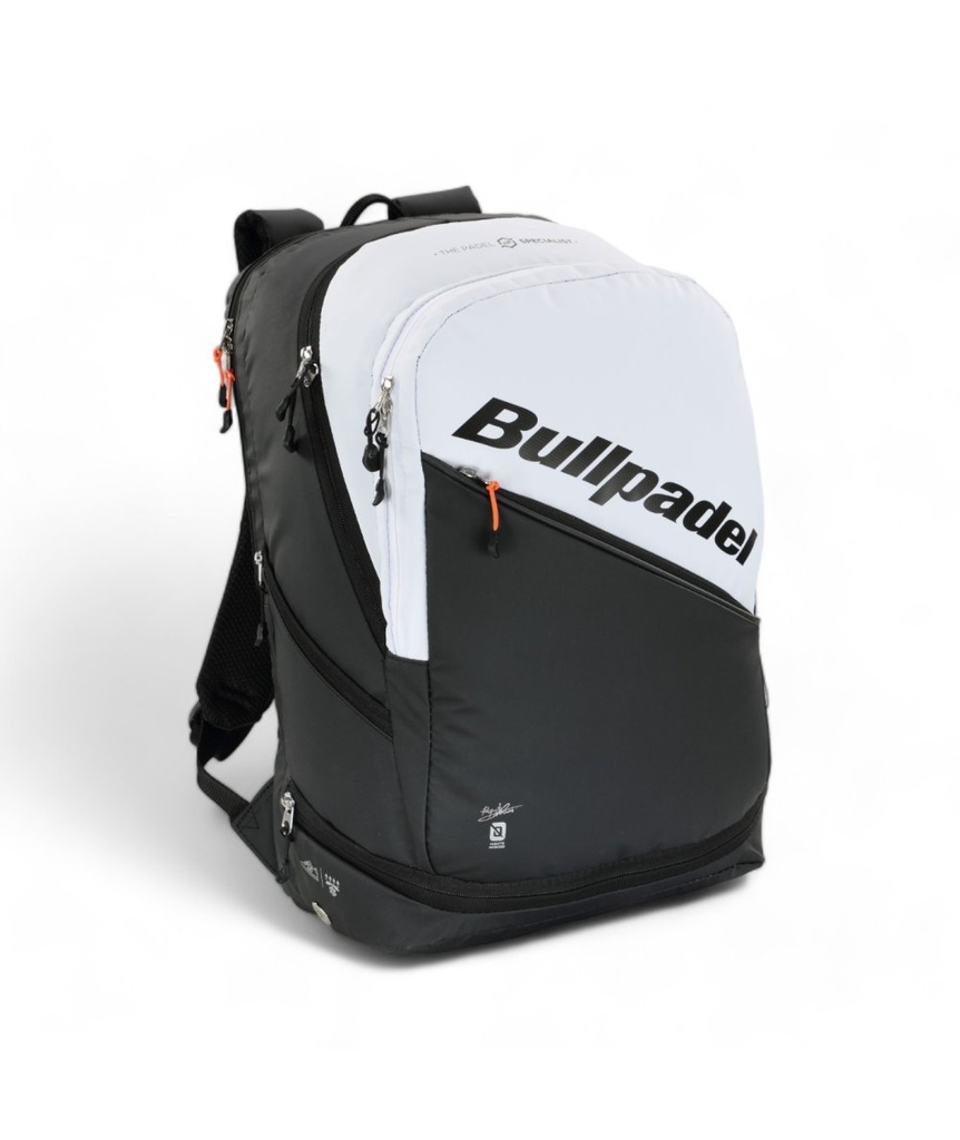https://i.ibb.co/0RCx0049/mochila-bullpadel-bpm25001-hack-blanco.jpg