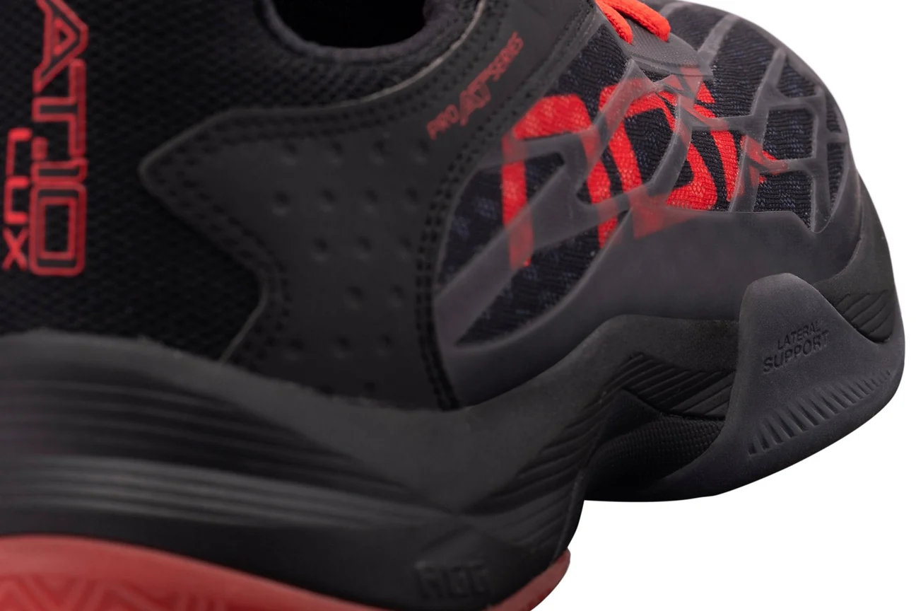 https://i.ibb.co/Wv28m2gd/zapatillas-de-padel-nox-at10-lux-negrorojo-calatluxnero39-8436567659283-422045-jpg.webp